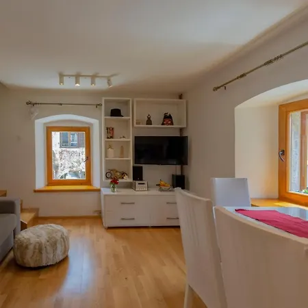 アパート Krka Waterfalls スクラーディン