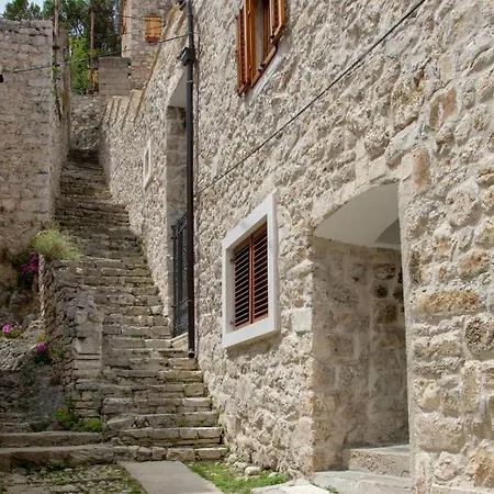 Krka Waterfalls スクラーディン