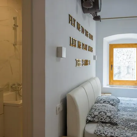 Krka Waterfalls スクラーディン