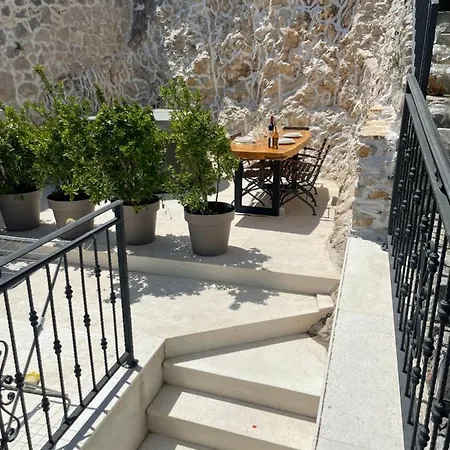 Krka Waterfalls アパート スクラーディン