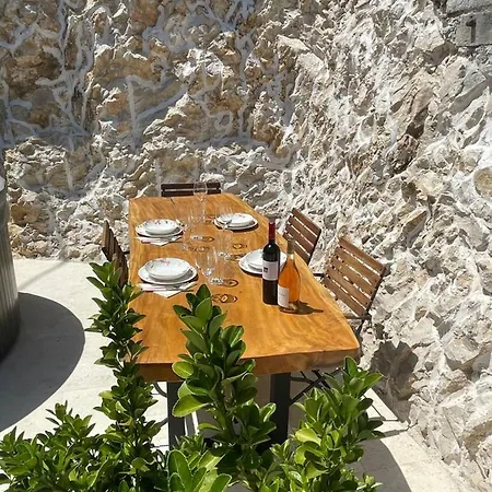 アパート Krka Waterfalls スクラーディン