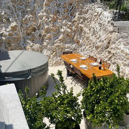 アパート Krka Waterfalls スクラーディン