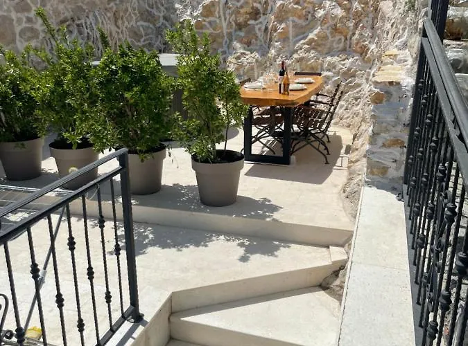 Krka Waterfalls Apartman Skradin