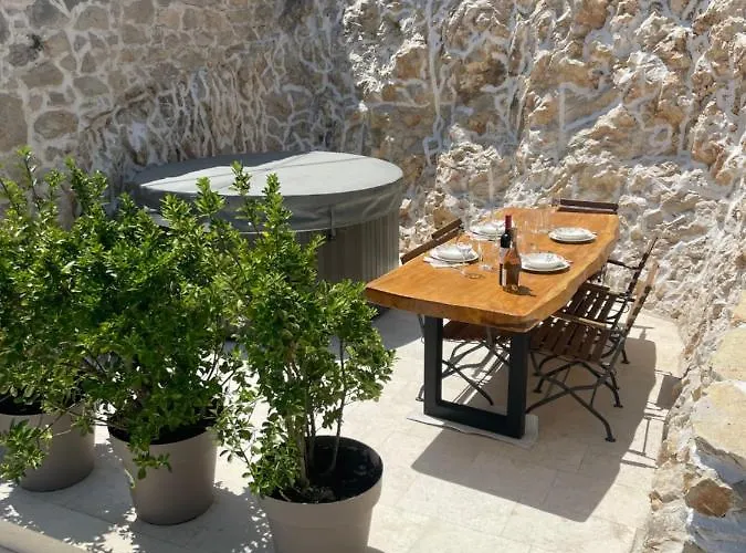 Krka Waterfalls Daire Skradin